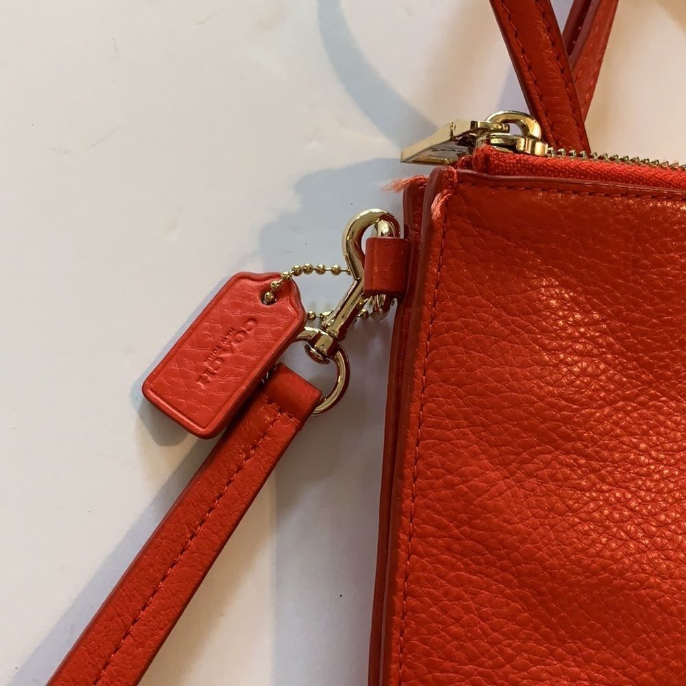 Coach Pebbled cardinal leather crossbody bag - Picture 4 of 10